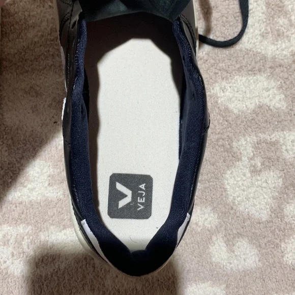 Veja V-10 Mesh Sneaker